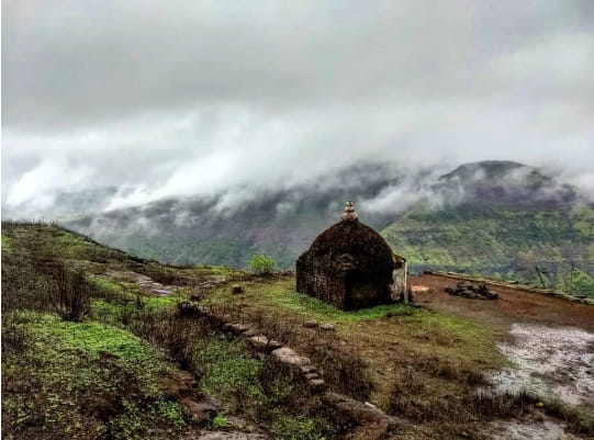 Tringalwadi Fort & Caves